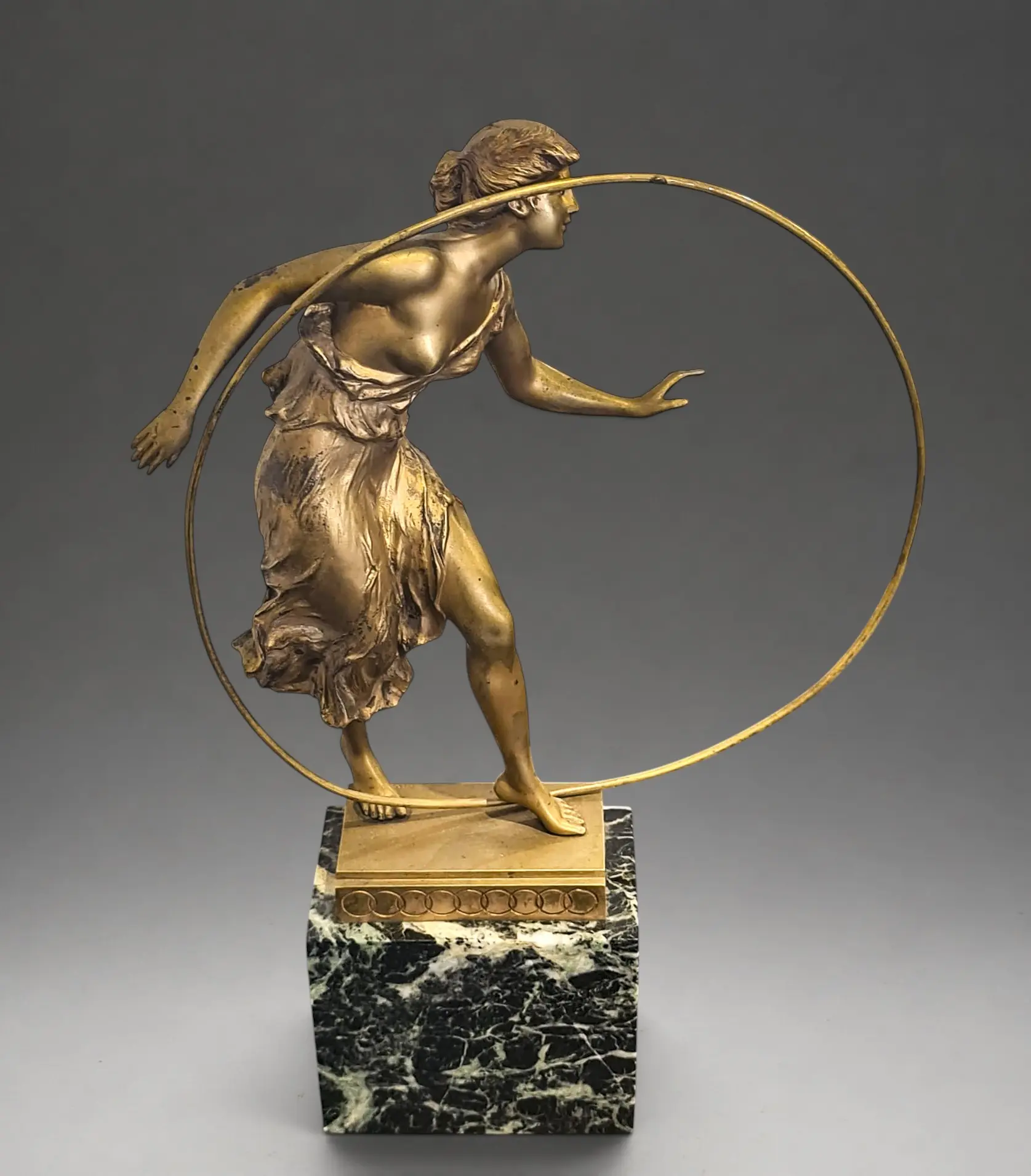 Gilded bronze sculpture "Woman with Hoop", signed MORIN, (1875 - 1950)