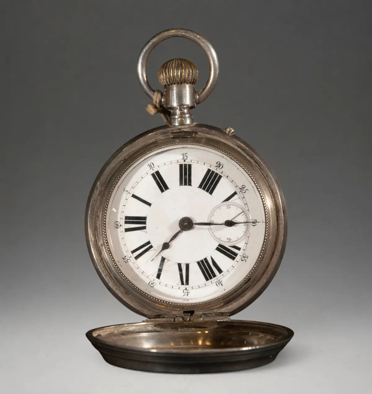 Pocket watch with hinged cover and Roman numerals