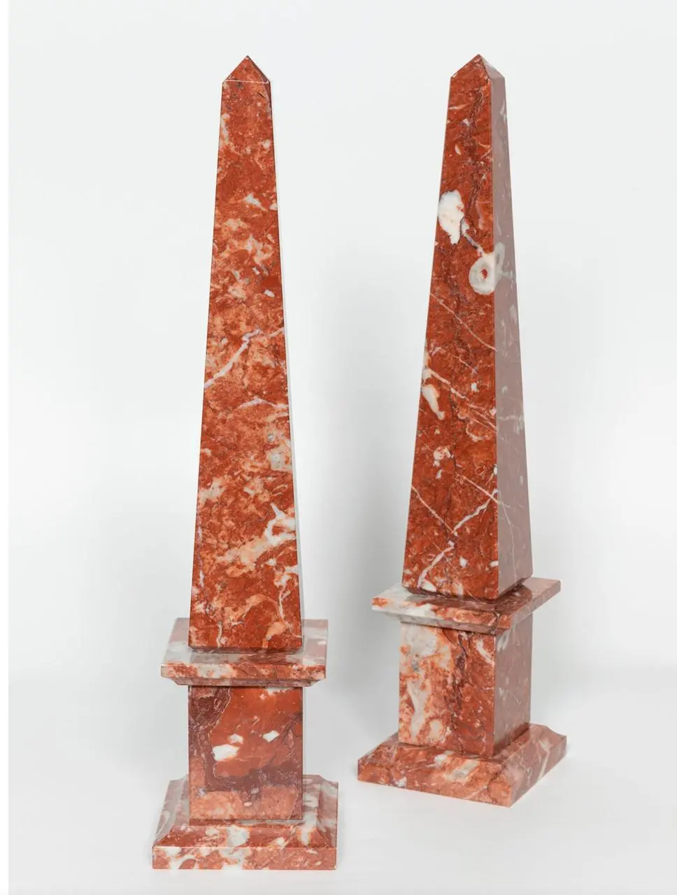 Pair of obelisks in red marble – Italian School – 20th century