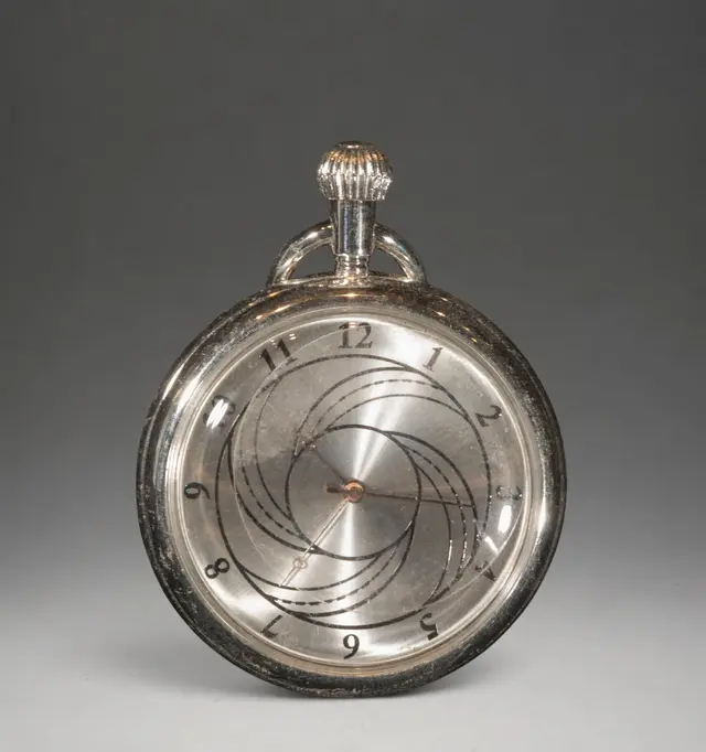 Pocket watch with concentric circular decorative dial