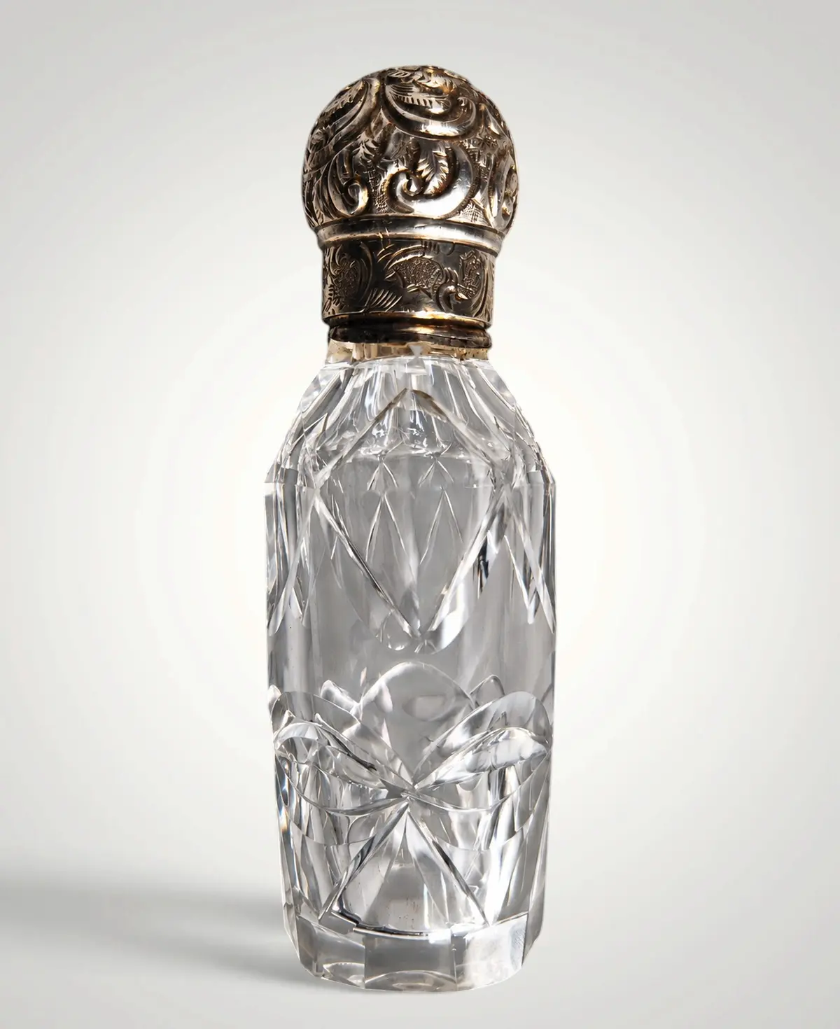 Late 18th-century perfume bottle with silver mount