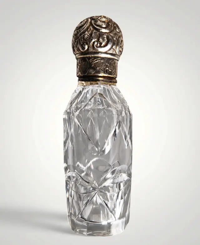 Late 18th-century perfume bottle with silver mount