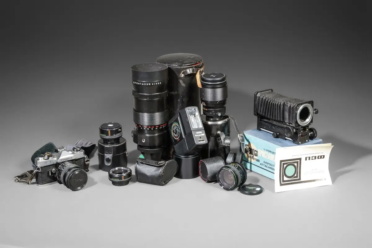 Set of three lenses and a Fujica camera - Lot 77