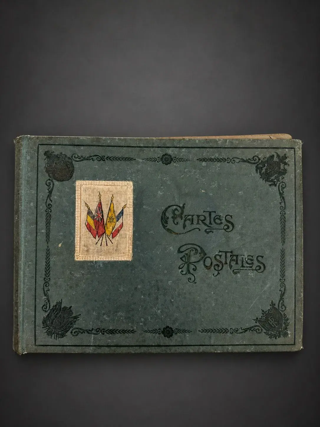 A postcard album containing 59 pages featuring French cities - Lot 120