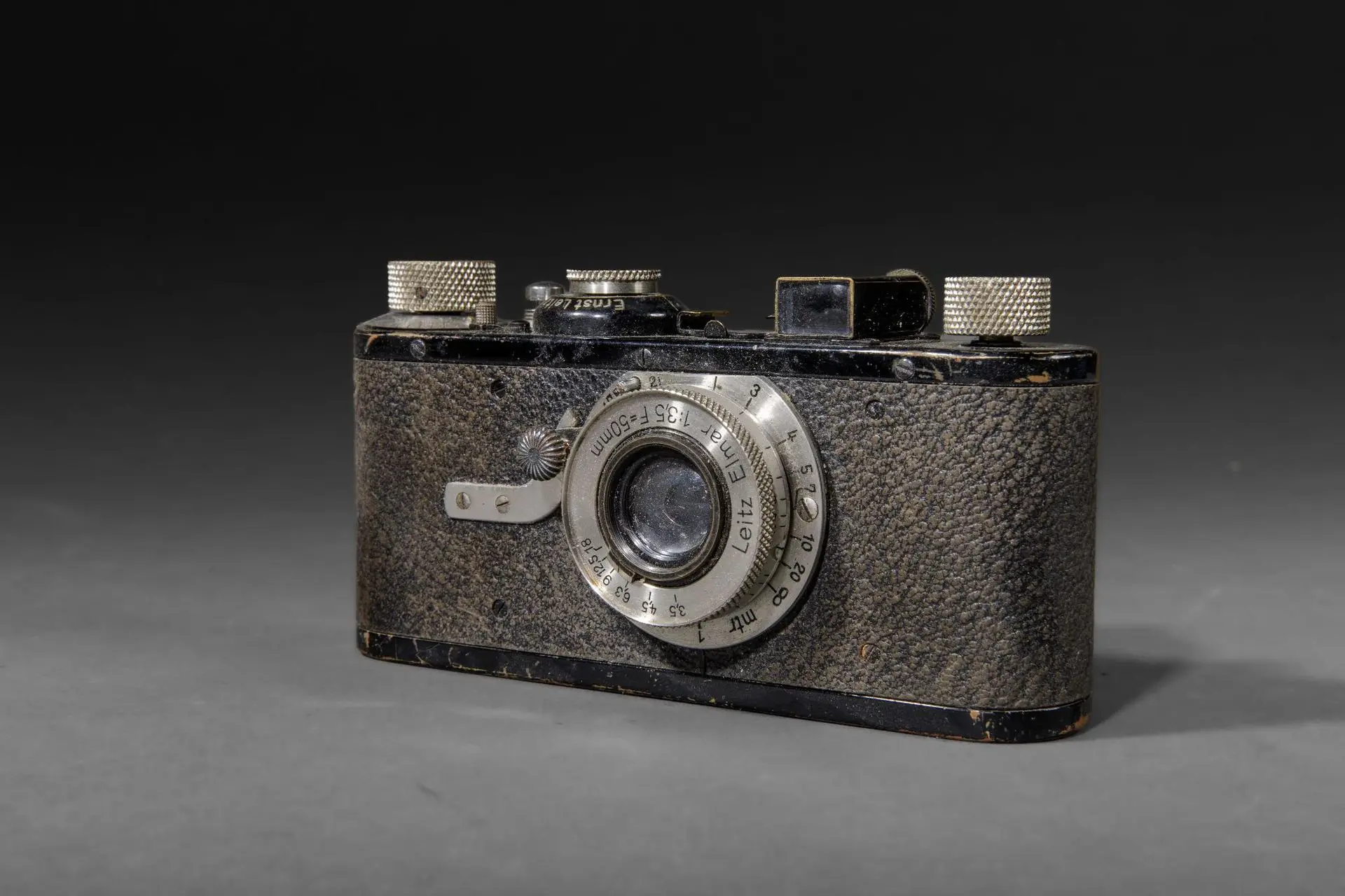 Leitz Leica I camera, No. 43 032 (1930), with a nickel-plate - Lot 72
