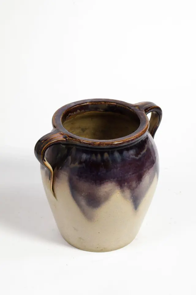 A two-handled vase that can be used as a planter, made of gl - Lot 73