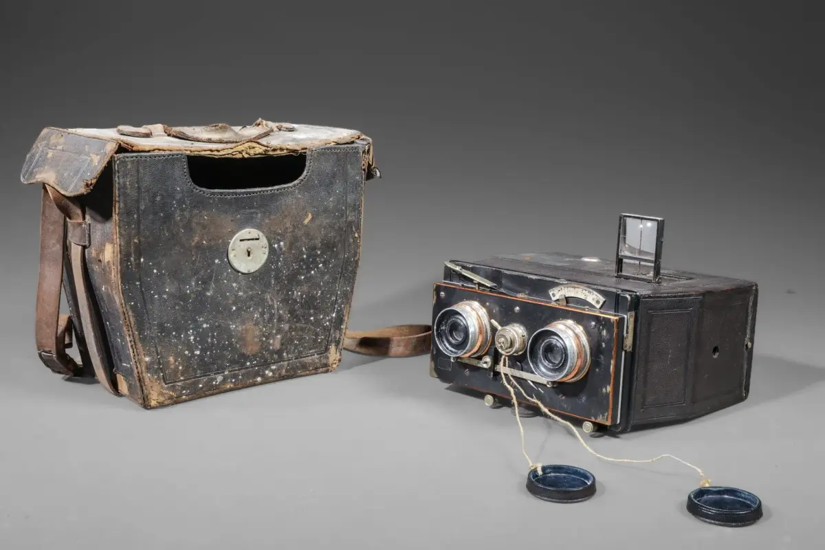 Includes an H. Bellieni bag and an H. Bellieni Nancy stereos - Lot 49