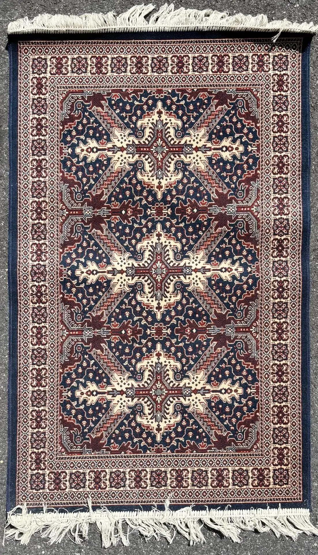 Wool and silk prayer rug with blue background and cream and - Lot 159