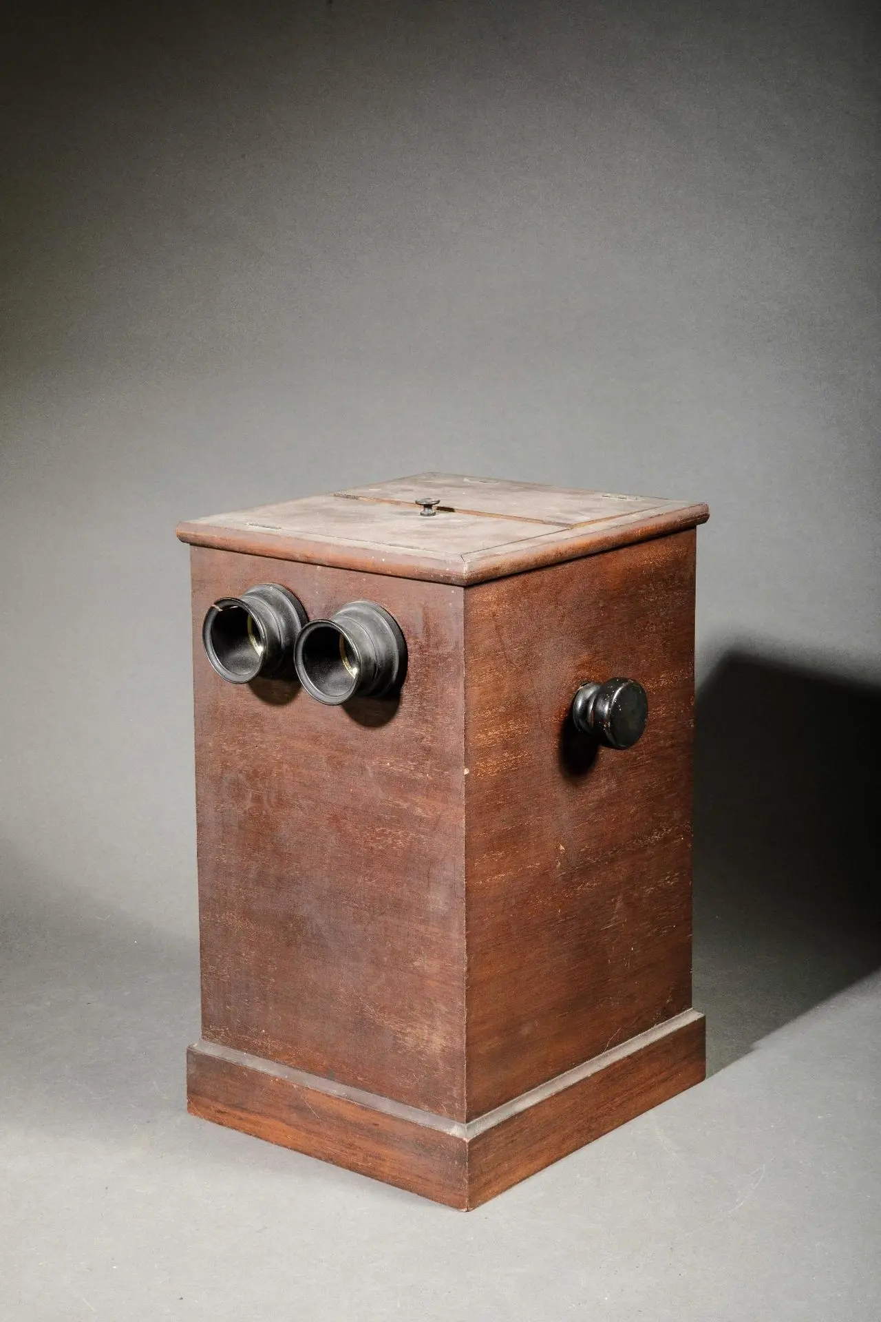 Set of stereoscopic photographs. Stereoscopic viewer, approx - Lot 41