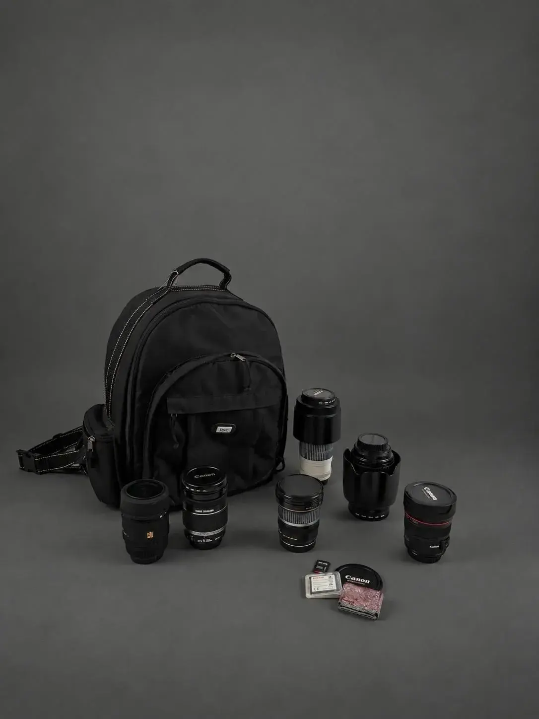 A set of six different lenses, including five Canon lenses: - Lot 88