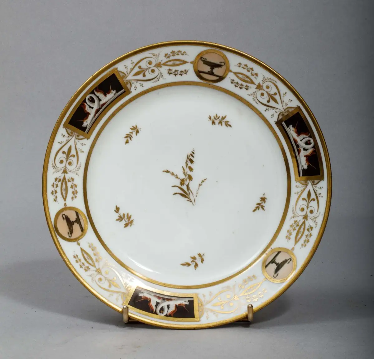 White porcelain plate glazed with a neoclassical polychrome - Lot 76