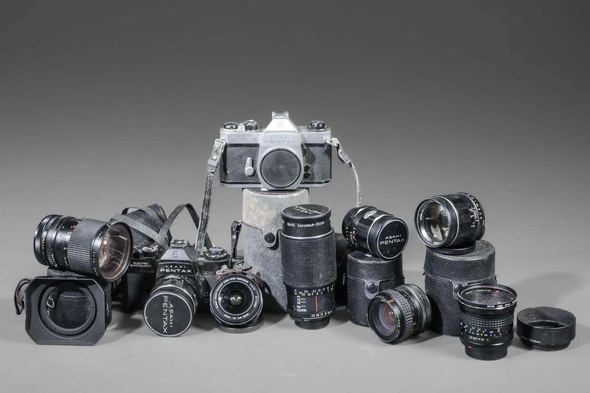 Asahi Pentax and miscellaneous photography equipment set. - Lot 76