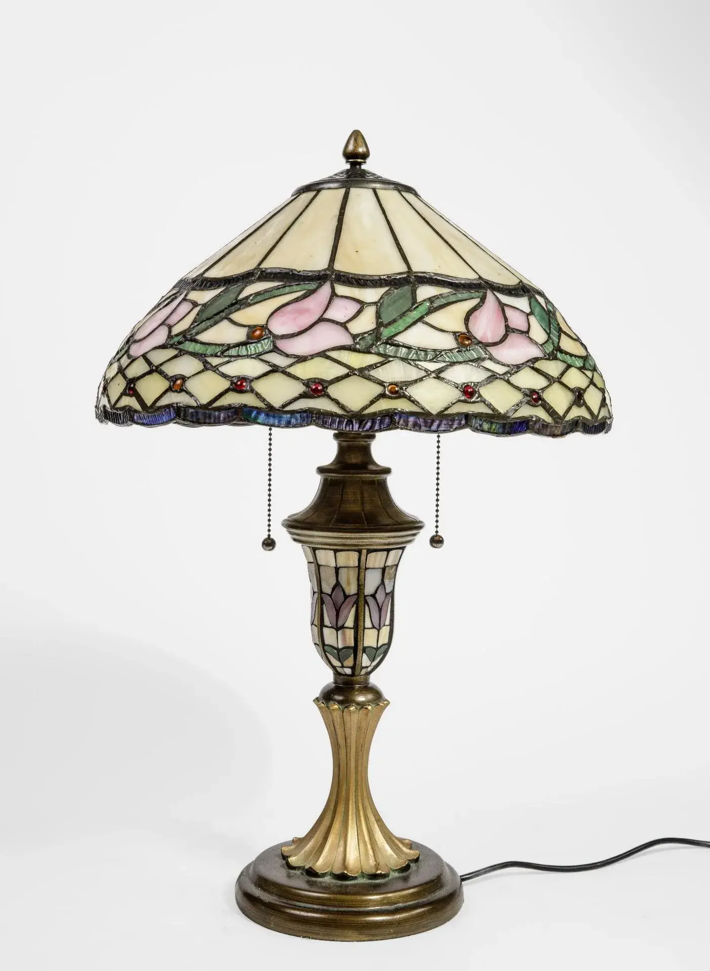 In the Style of TIFFANY - Lot 1
