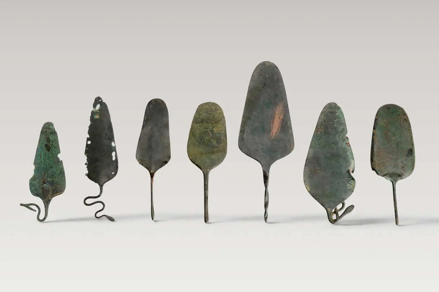 COLLECTION OF BRONZE AGE / EARLY GREEK ARROW POINTS