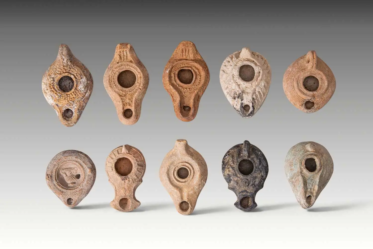 COLLECTION OF ROMAN TERRACOTTA OIL LAMPS