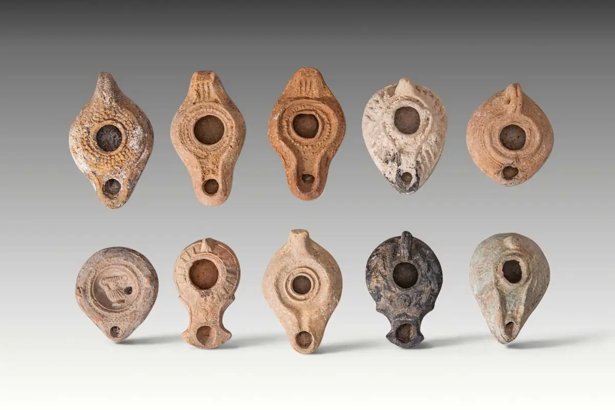 COLLECTION OF ROMAN TERRACOTTA OIL LAMPS