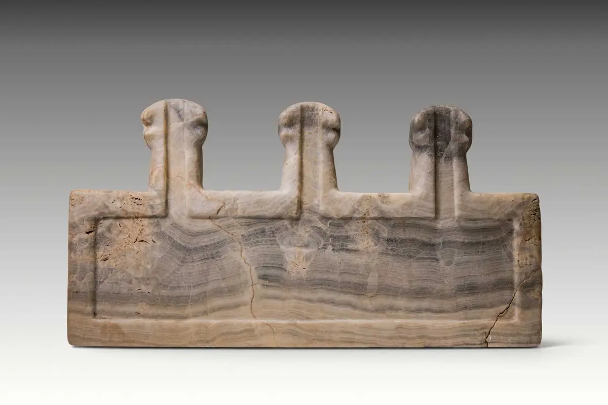 SOUTH ARABIAN MARBLE RITUAL TABLE WITH THREE SPOUTS