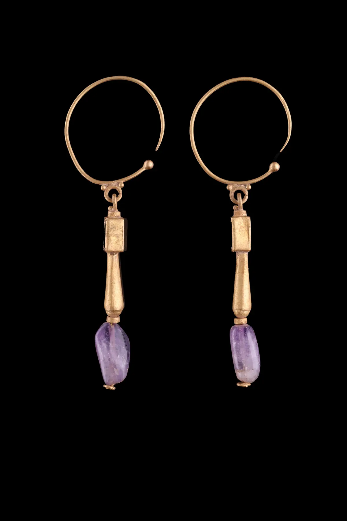 MATCHED PAIR OF ROMAN GOLD EARRINGS WITH AMETHYST PENDANTS