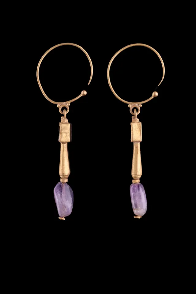 MATCHED PAIR OF ROMAN GOLD EARRINGS WITH AMETHYST PENDANTS