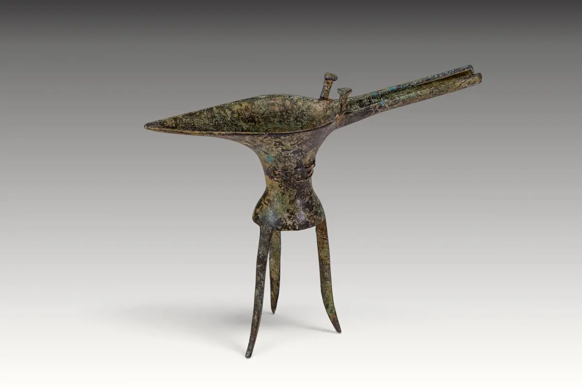CHINESE BRONZE RITUAL WINE JUE VESSEL, SHANG-STYLE