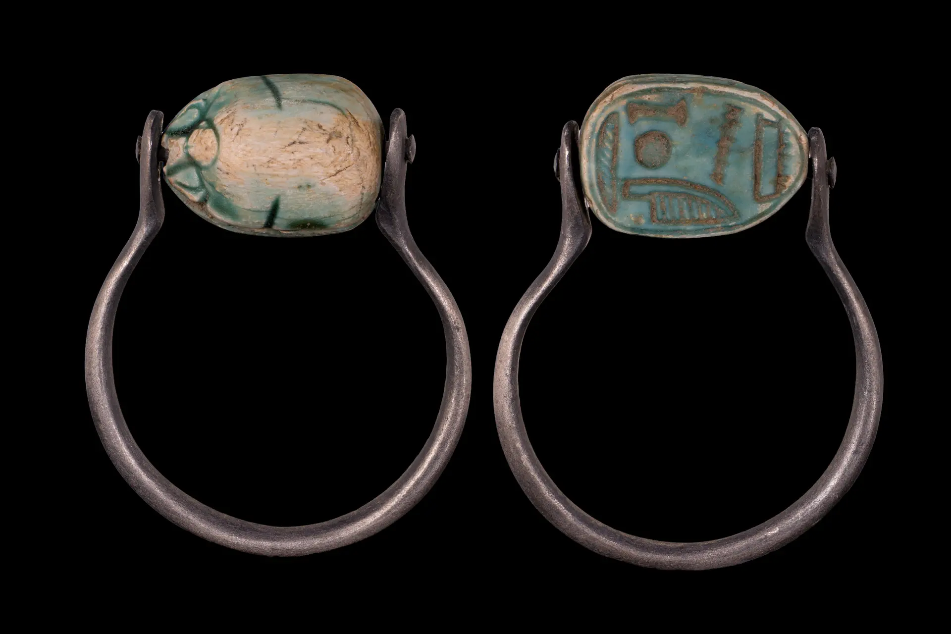 EGYPTIAN GLAZED STEATITE SCARAB WITH HIEROGLYPHIC INSCRIPTION IN SILVER RING