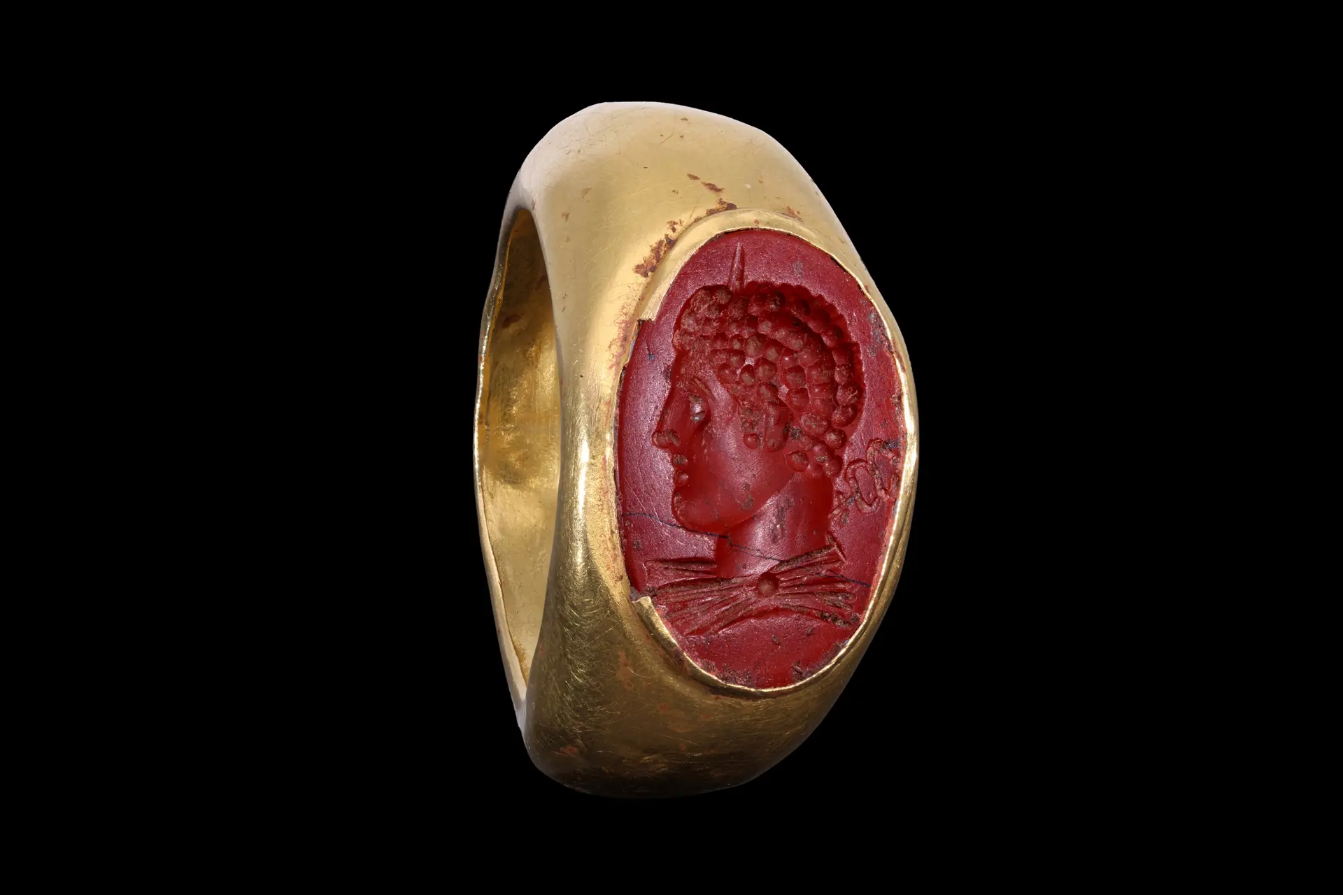 ROMAN GOLD RING WITH RED JASPER INTAGLIO OF A SEVERAN PRINCEPS