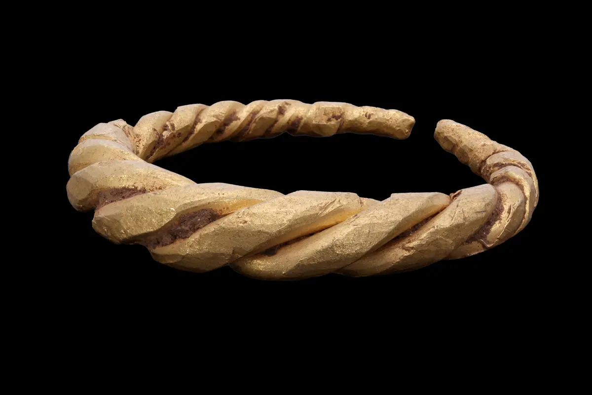 LARGE VIKING GOLD TWISTED RING