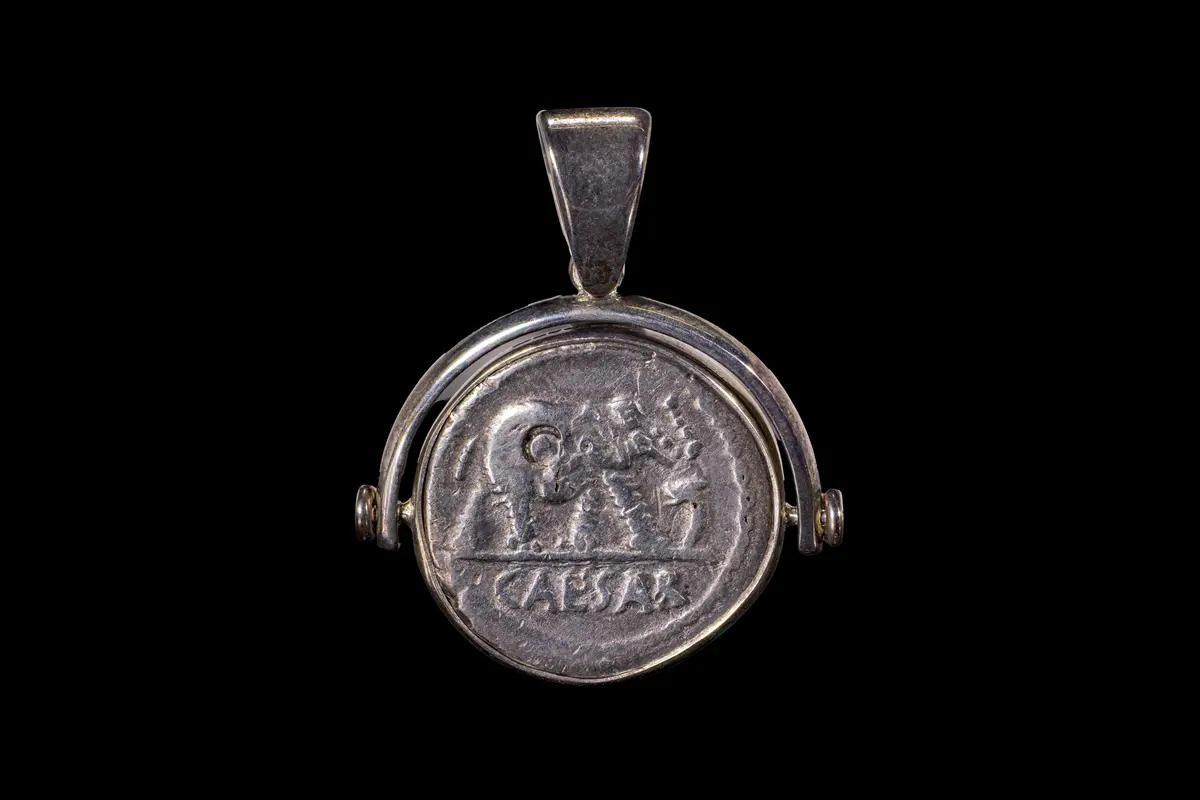 ROMAN SILVER DENARIUS OF JULIUS CAESAR IN SILVER PENDANT