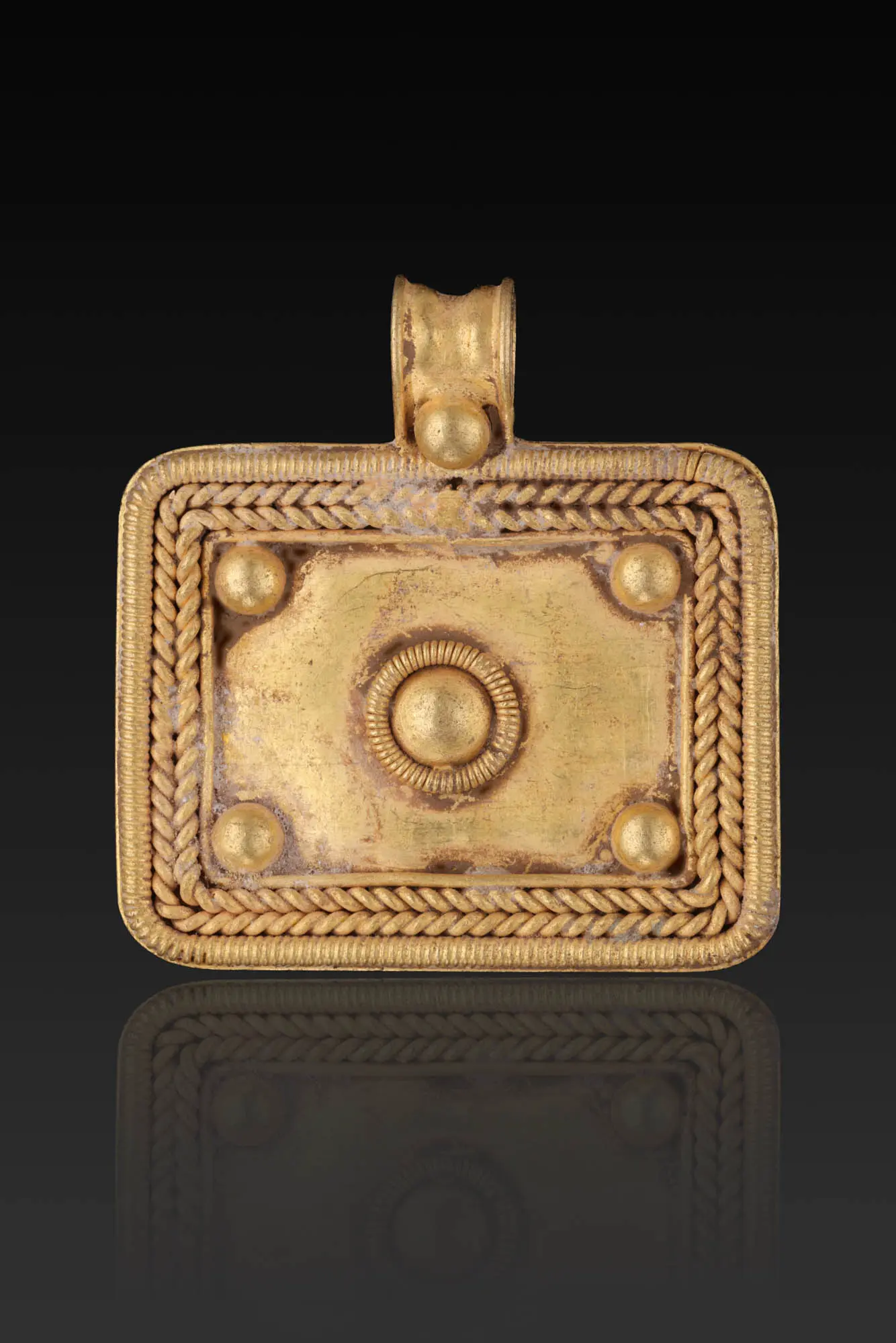 ROMAN GOLD PENDANT WITH PELLETS