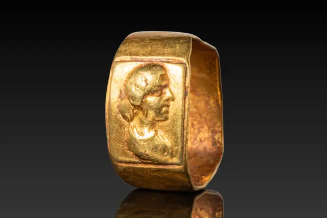 ROMAN HIGH KARAT GOLD RING WITH EMPRESS