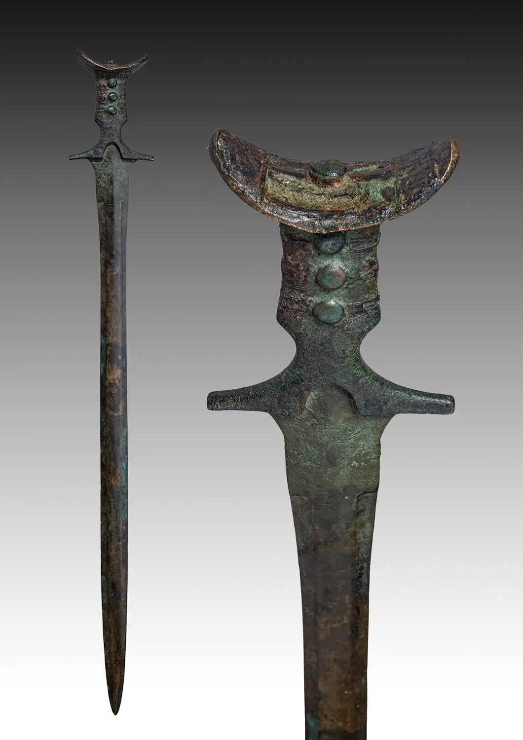 EUROPEAN CELTIC BRONZE SWORD WITH EAR-SHAPED POMMEL