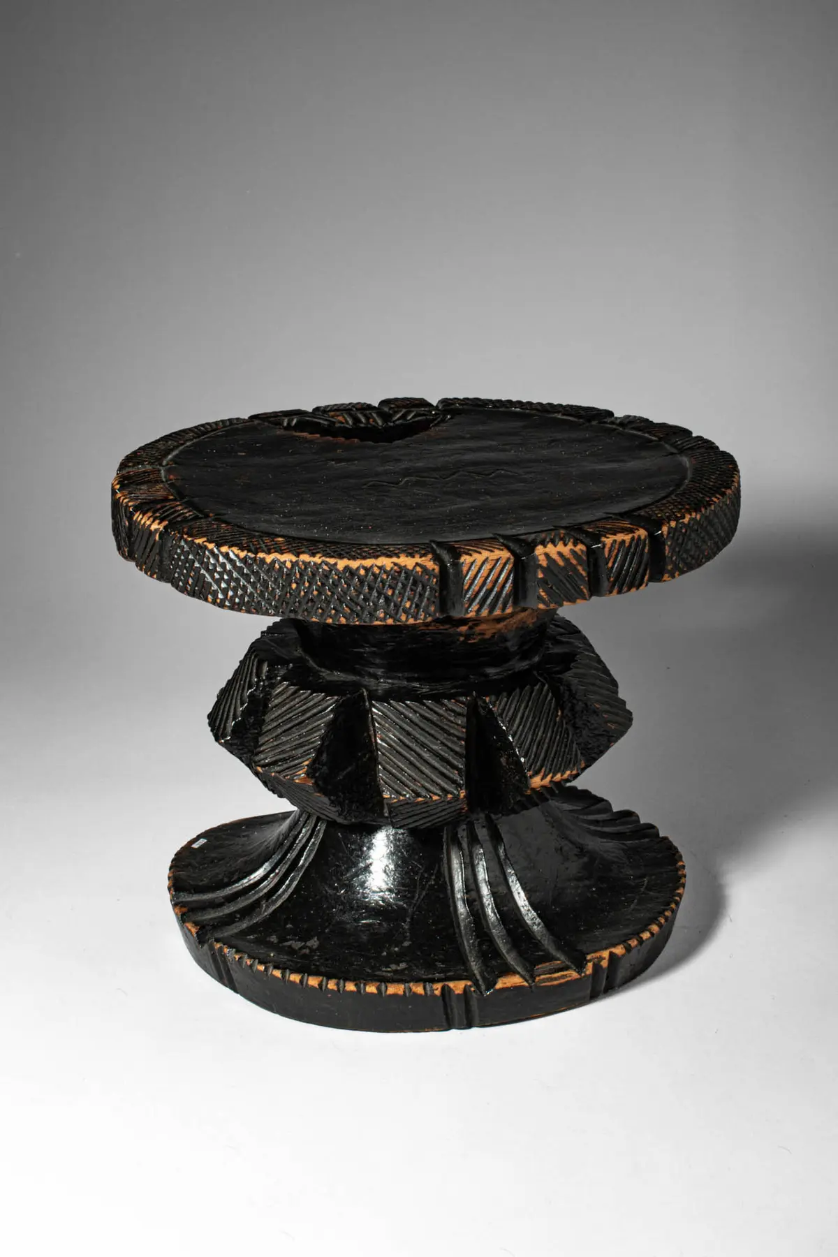 MANGBETU WOODEN STOOL