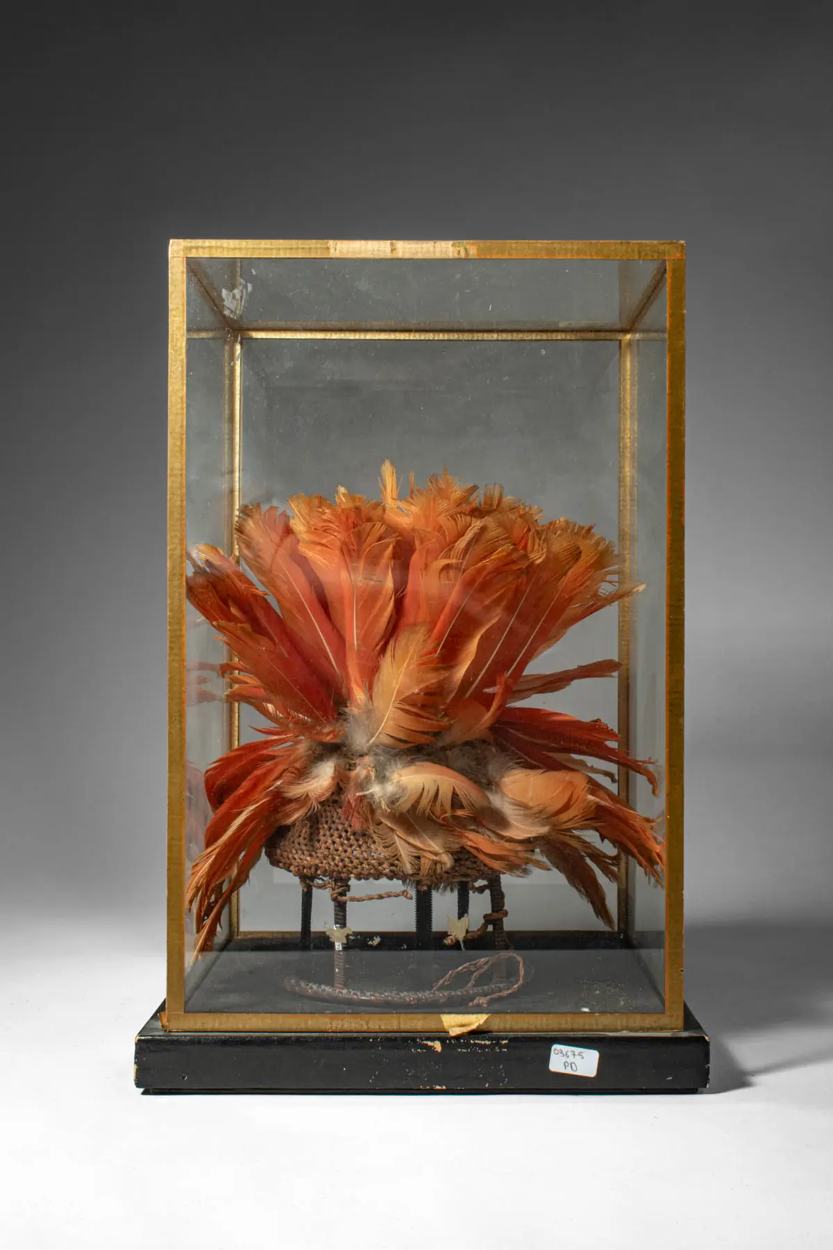 MANGBETU HAT WITH FEATHERS
