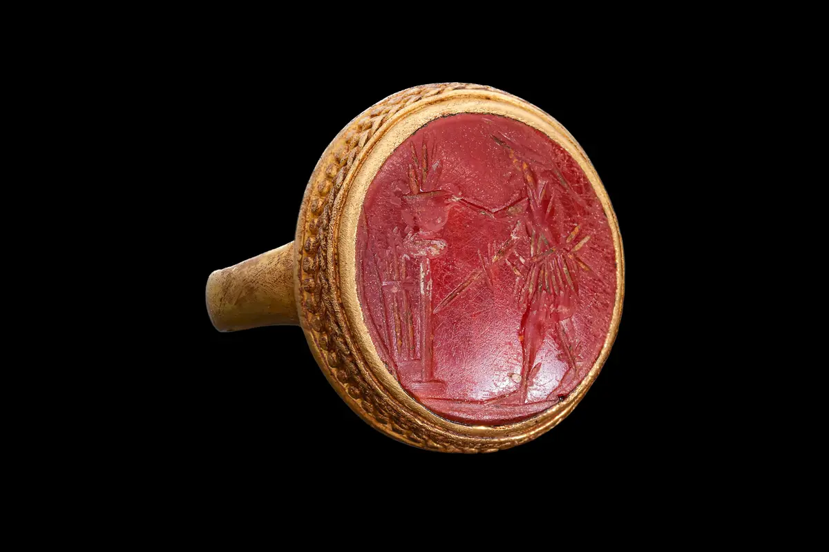 ROMAN CARNELIAN INTAGLIO OF PROMETHEUS AND THE FIRE IN GOLD RING