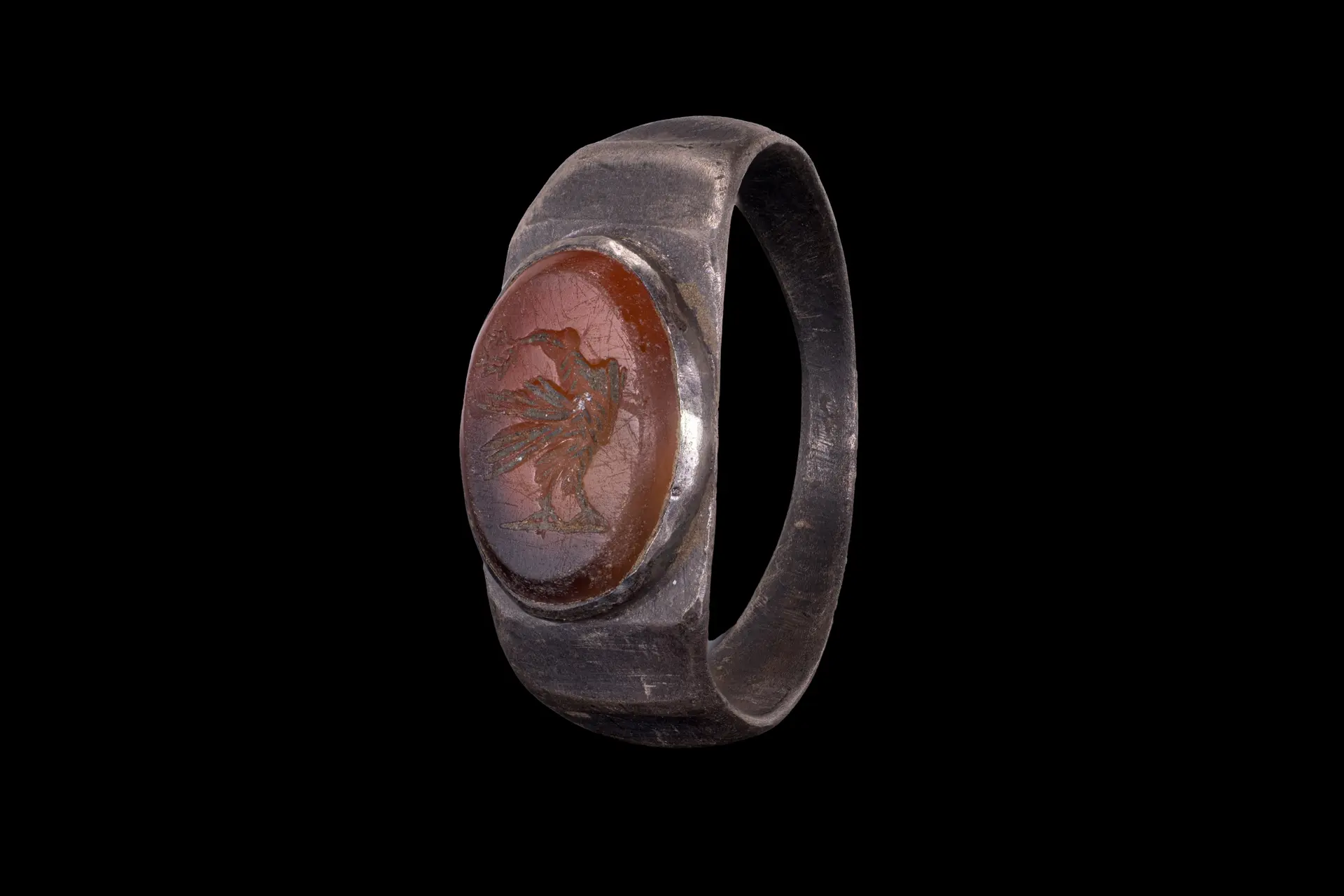 ROMAN CARNELIAN INTAGLIO OF AN EAGLE IN SILVER RING