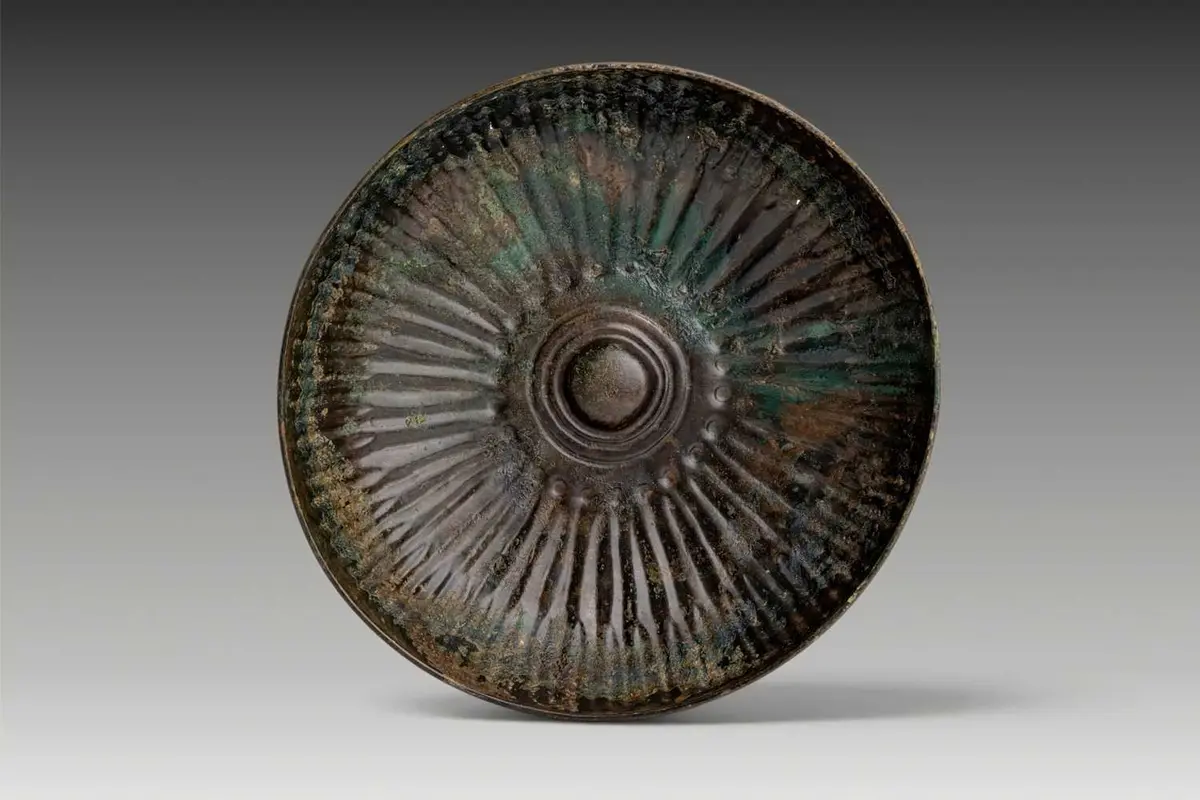 GREEK PERIOD BRONZE LOBED MESOMPHALOS BOWL