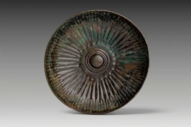 GREEK PERIOD BRONZE LOBED MESOMPHALOS BOWL