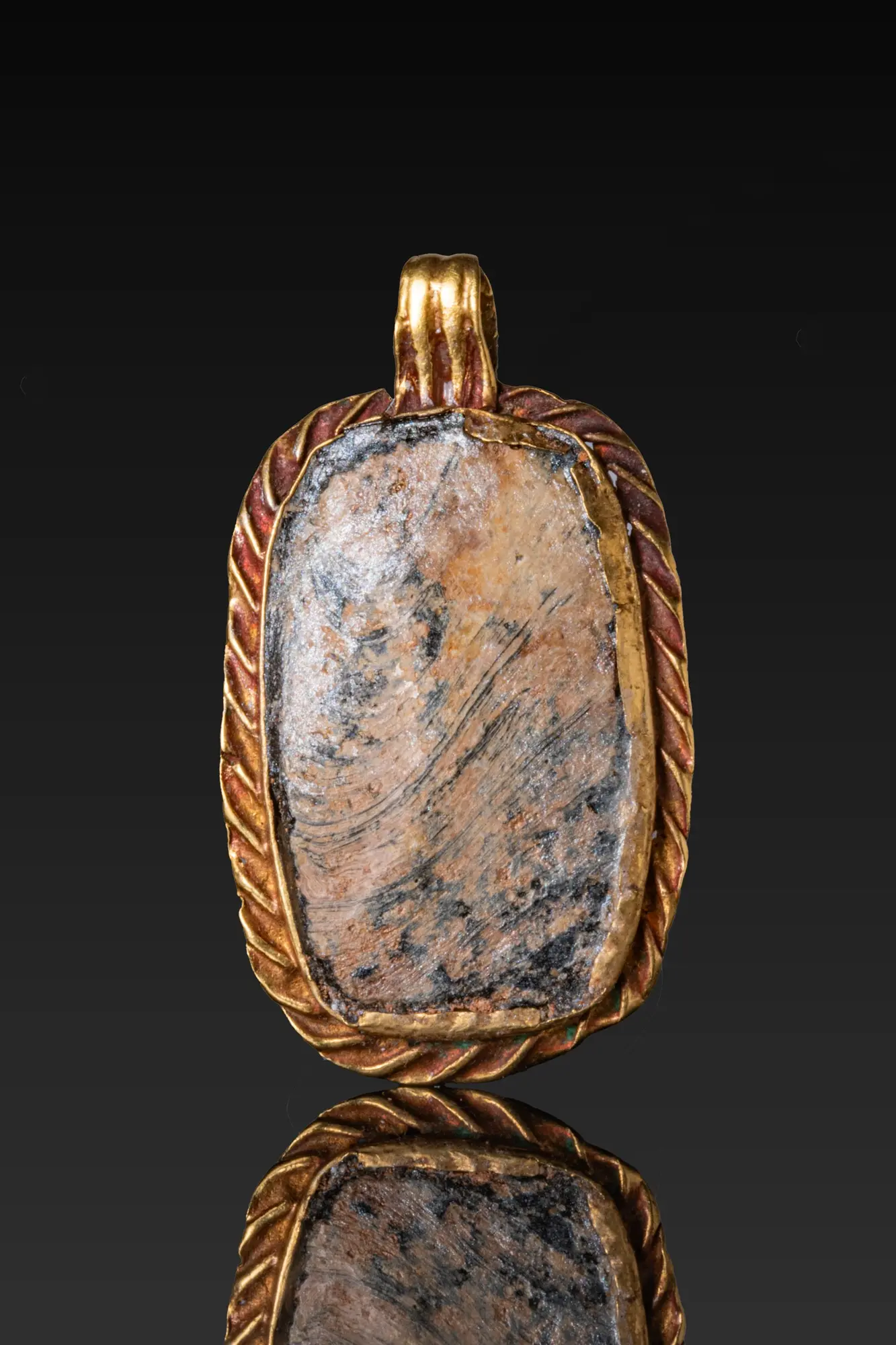 LARGE ROMAN HIGH KARAT GOLD PENDANT WITH GLASS CABOCHON
