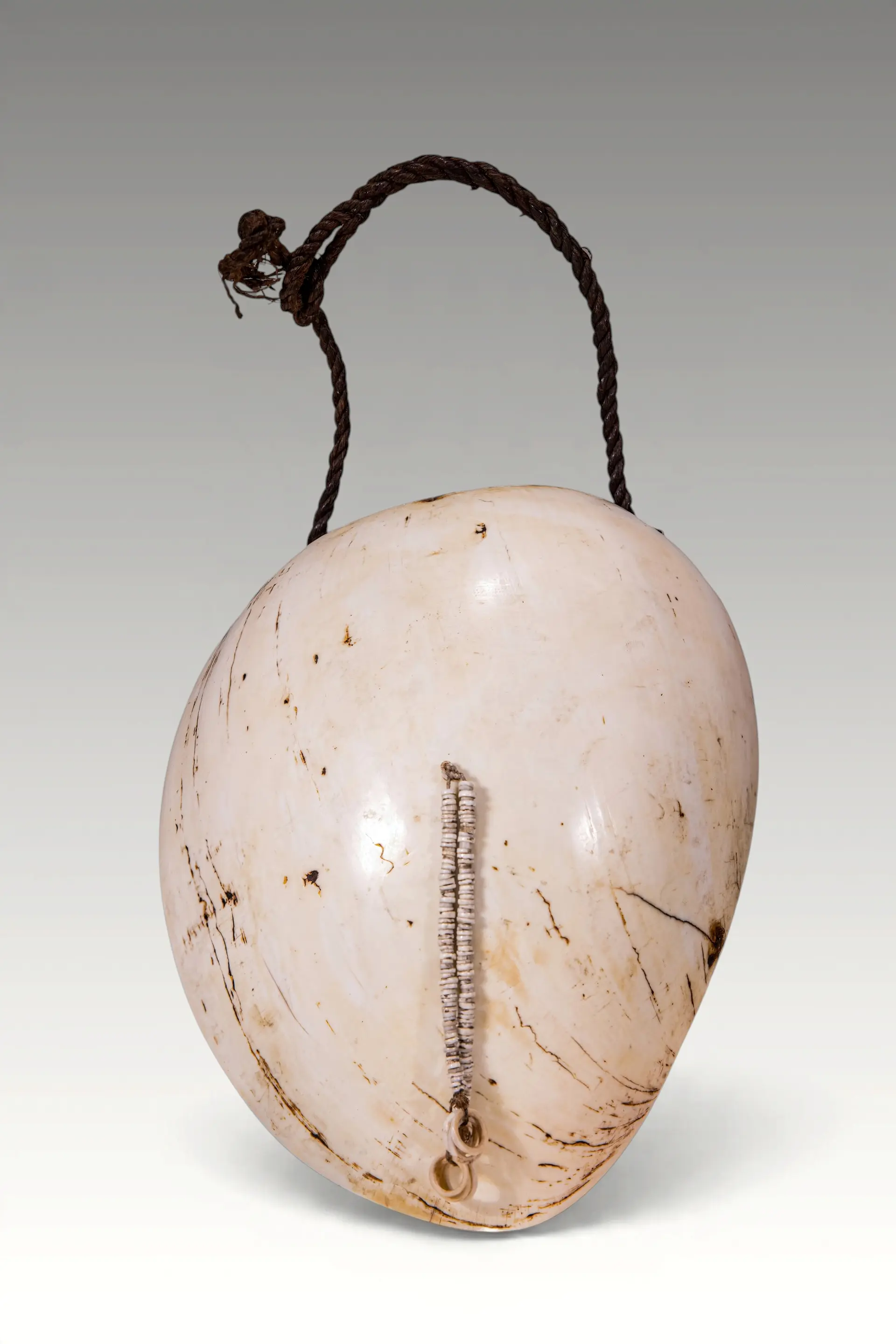 PAPUA NEW GUINEA SHELL PECTORAL ORNAMENT, MENDI VALLEY