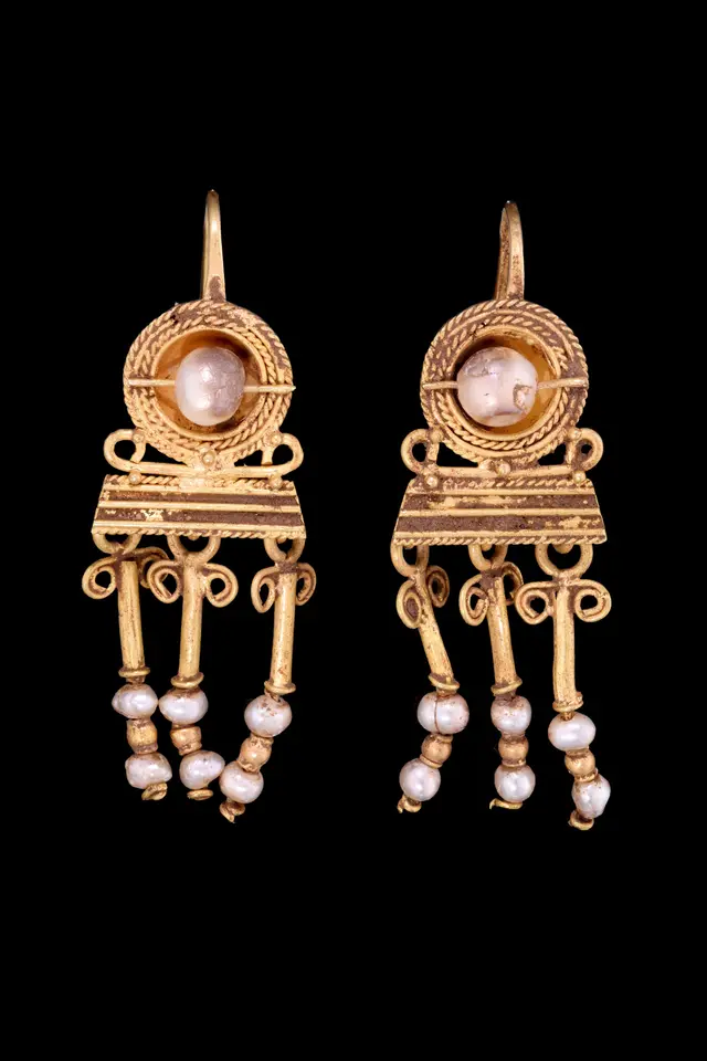 MATCHED PAIR OF ROMAN GOLD AND PEARL EARRINGS