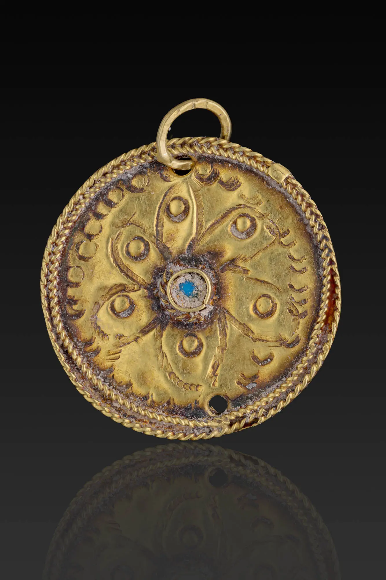 BYZANTINE GOLD PENDANT WITH ROSETTE AND CENTRAL CABOCHON