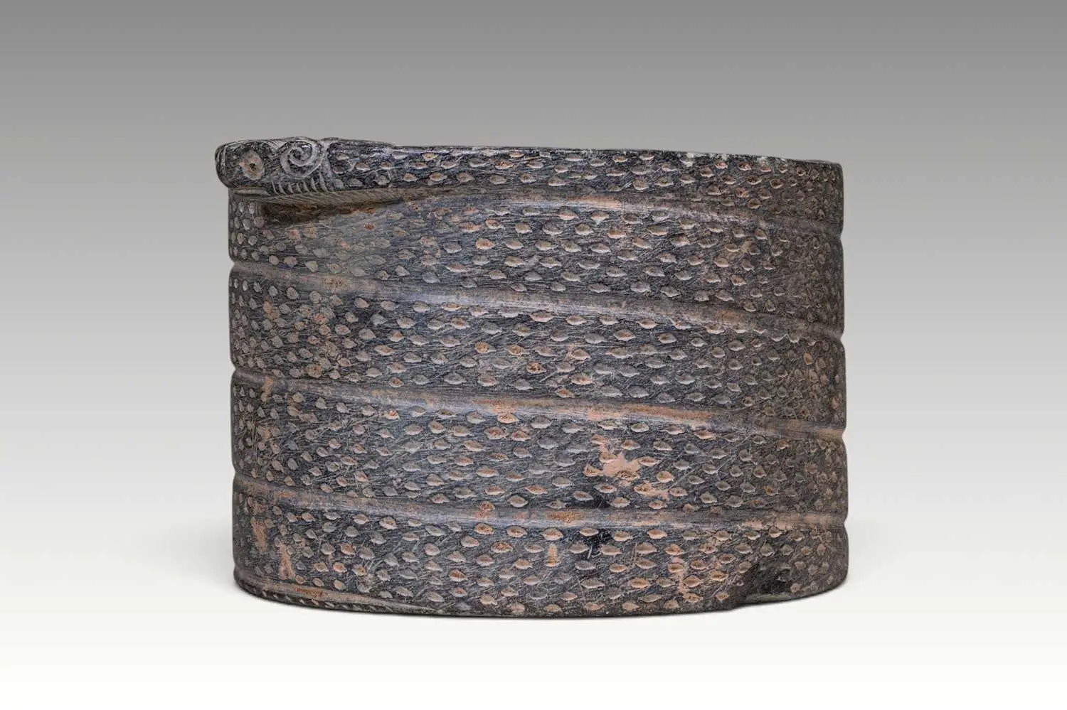 STUNNING BACTRIAN CHLORITE BOWL WITH COILED SNAKE DECORATION