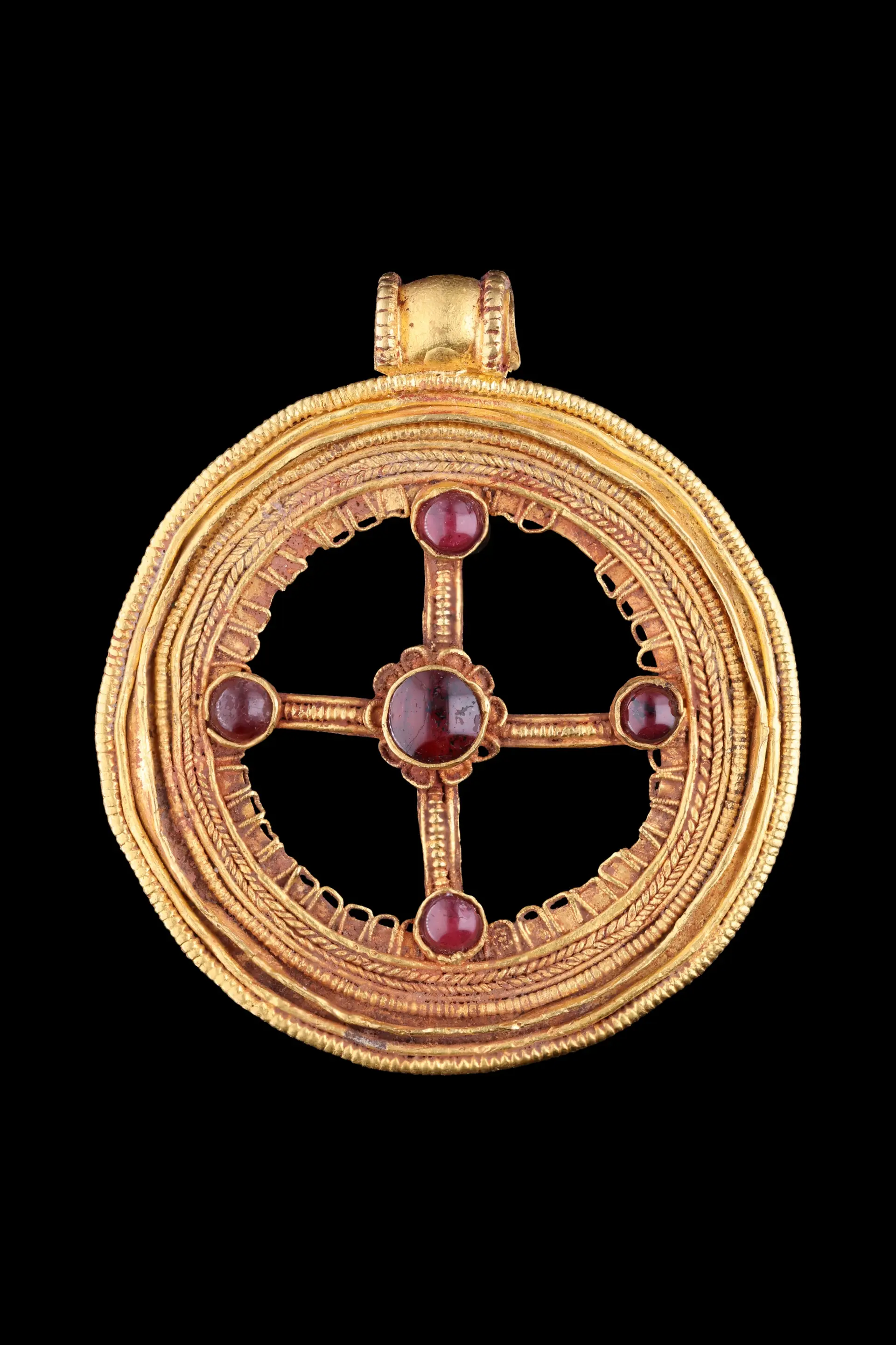 BYZANTINE GOLD AND RED GARNET PENDANT WITH CENTRAL CROSS