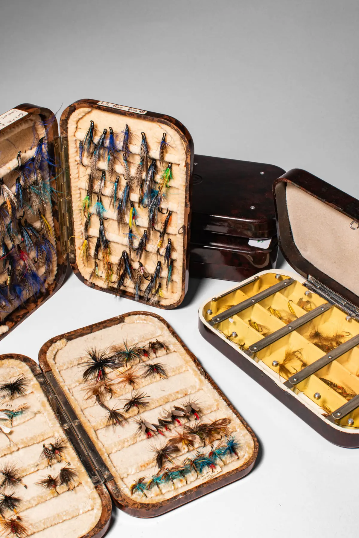 GROUP OF BAKELITE FLY BOXES CONTAINING FISH HOOKS