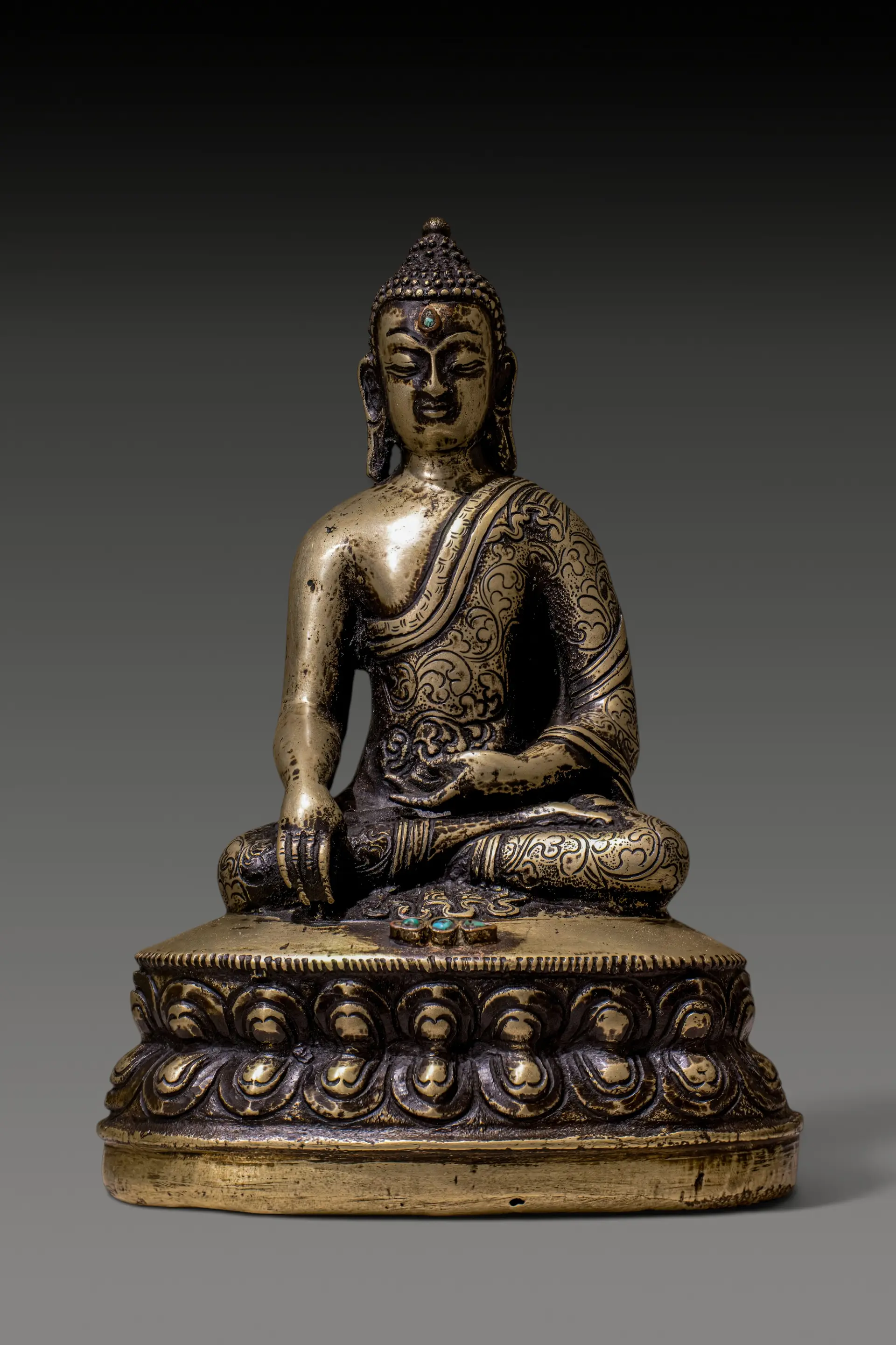 TIBETAN BRONZE FIGURE OF SHAKYAMUNI