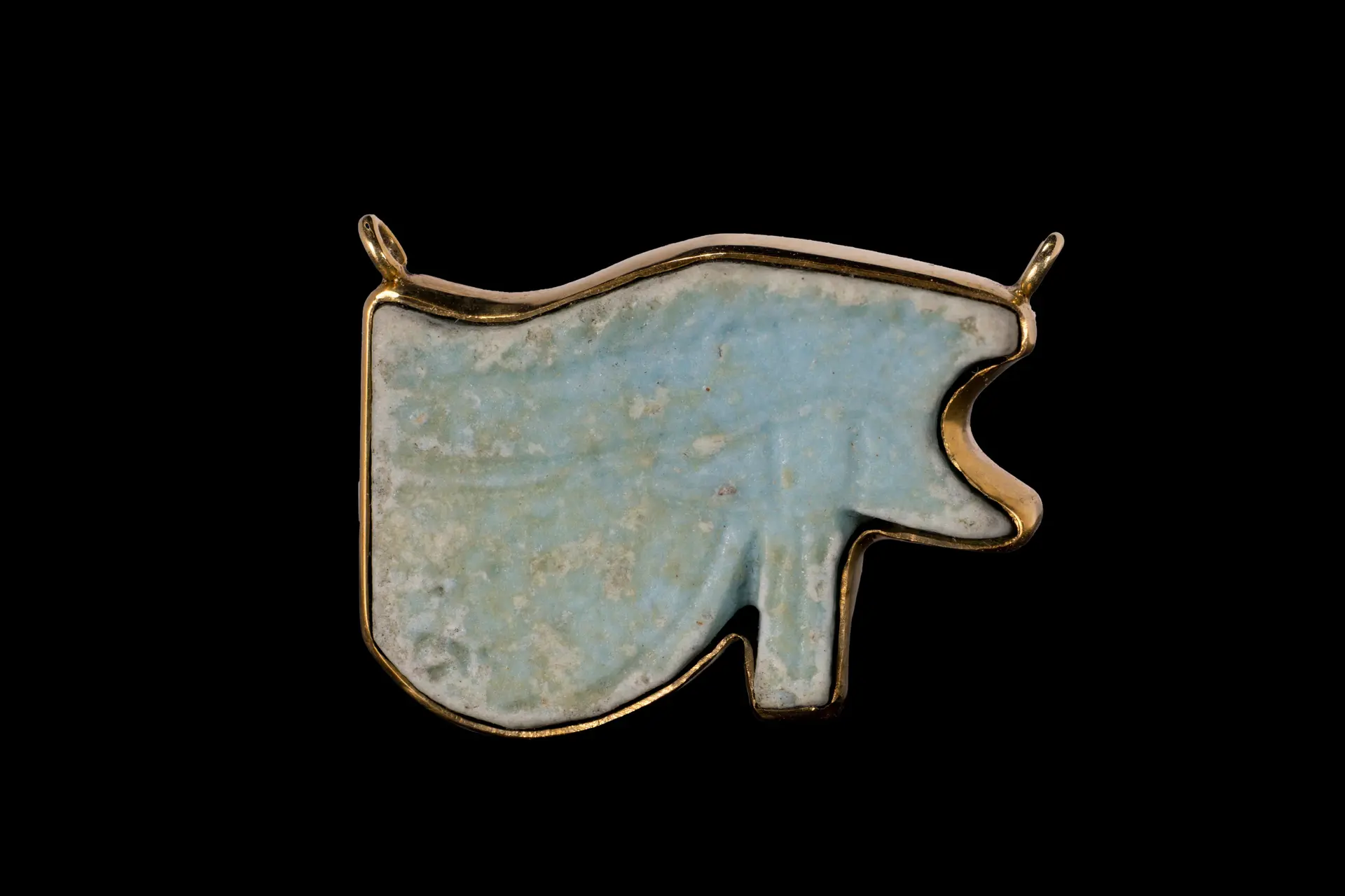 EGYPTIAN FAIENCE EYE AMULET IN GOLD PENDANT