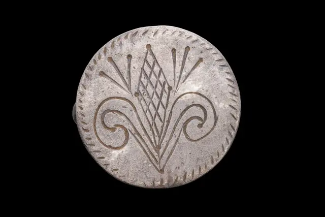 LATE MEDIEVAL SILVER RING WITH FLEUR DE LIS