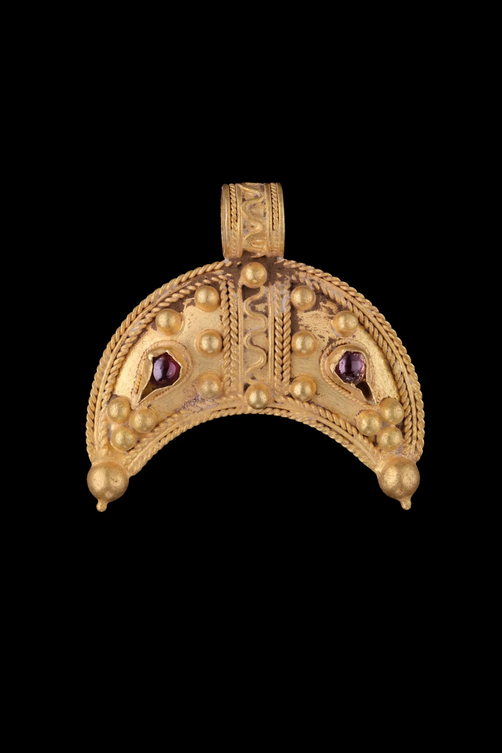 HELLENISTIC GOLD LUNULA PENDANT WITH RED GARNET CABOCHONS