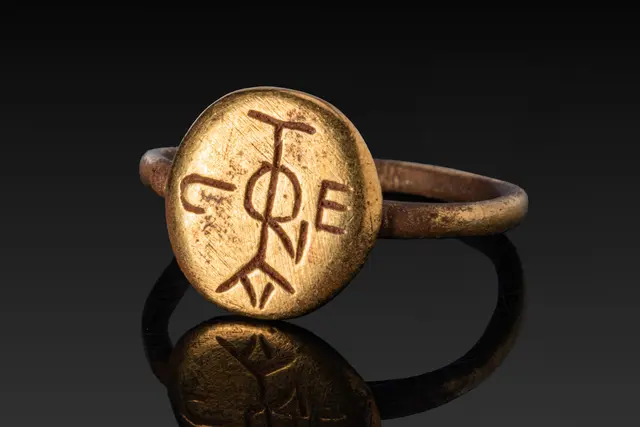 BYZANTINE HIGH KARAT GOLD RING WITH MONOGRAM