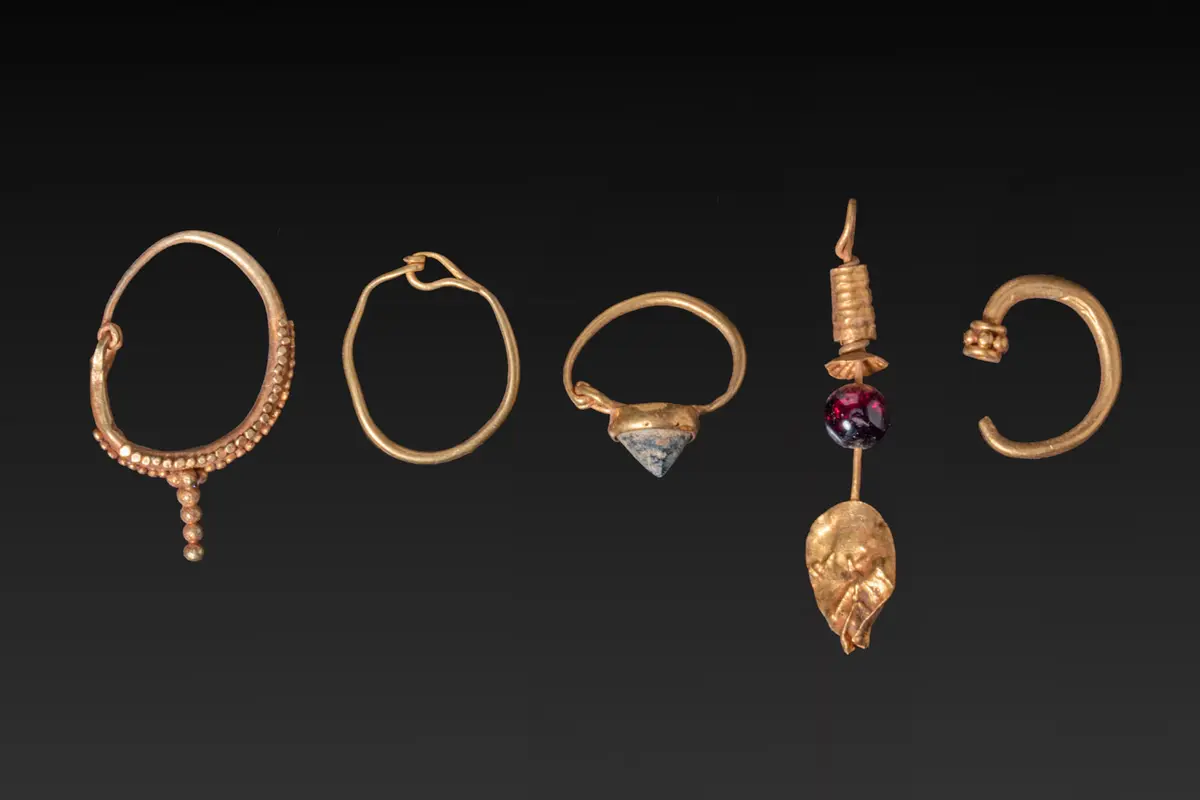 COLLECTION OF GREEK GOLD EARRINGS
